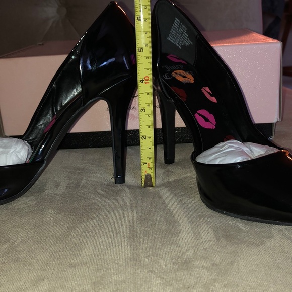 Juicy Couture 4” Black Pumps - Picture 5 of 7